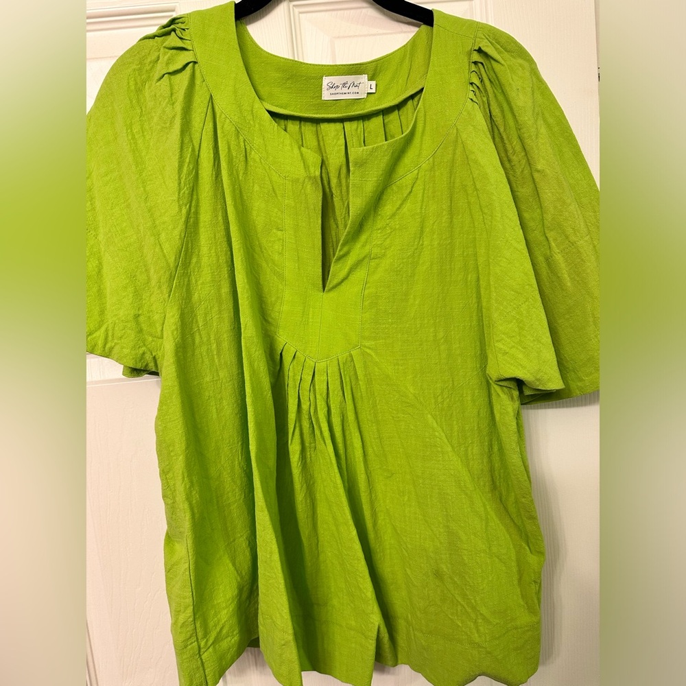 Green short sleeve blouse